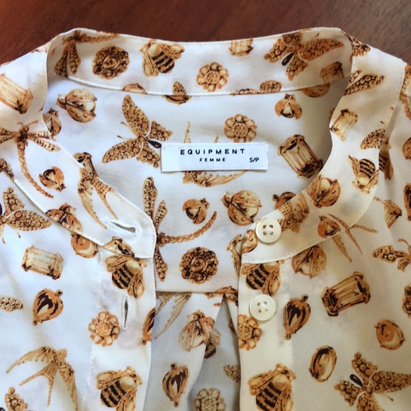 Beautiful like new Equipment button up blouse. Excellent condition. Size small - Picture 2 of 5
